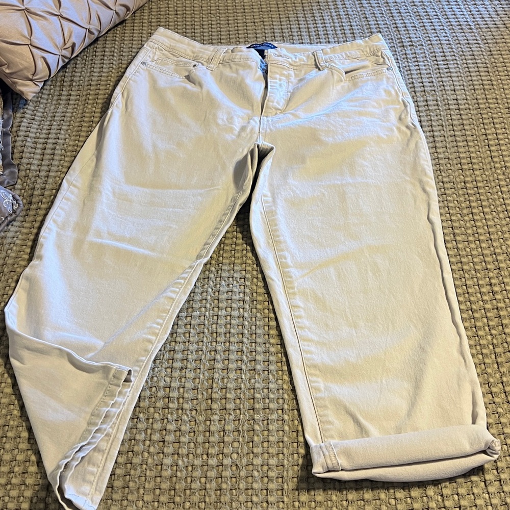 Bandolino Cream Casual Capri Pants
